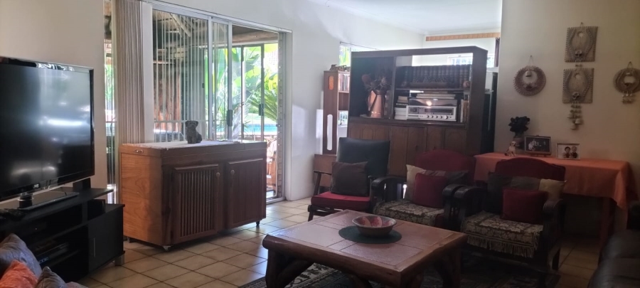 5 Bedroom Property for Sale in Langenhovenpark Free State